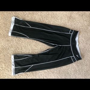 NIKE Reversible capris-women’s size Small
